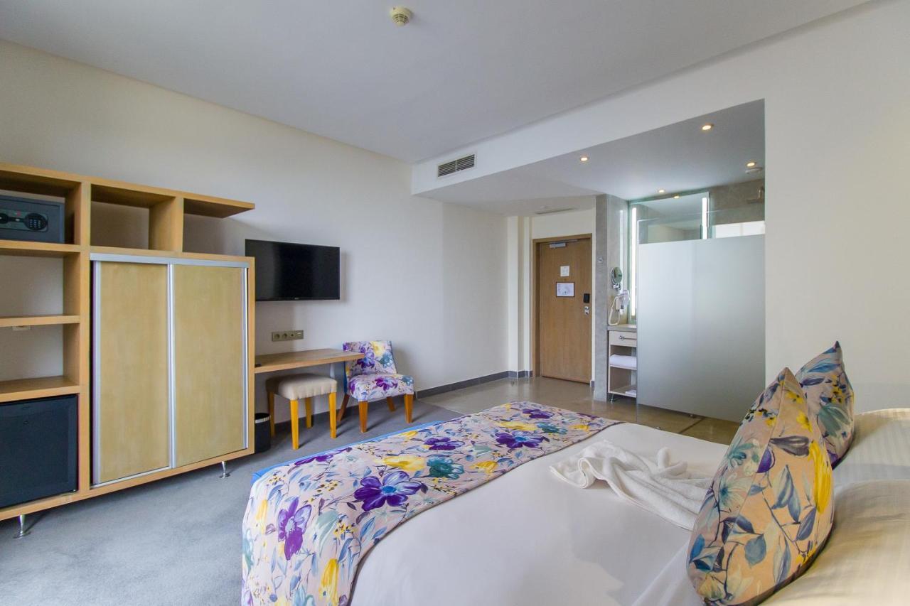 Mandarin Palace Hotel&Spa Tanger Exterior foto A room at the hotel