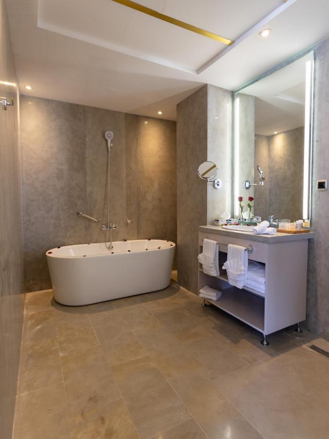 Mandarin Palace Hotel&Spa Tanger Exterior foto Bathroom