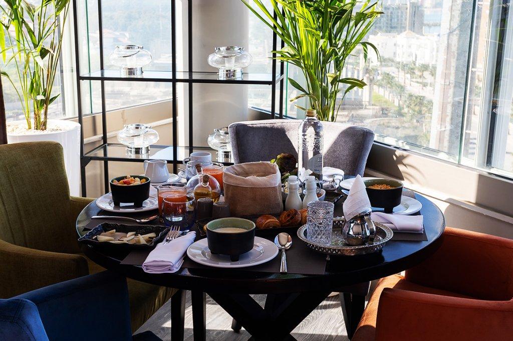 Mandarin Palace Hotel&Spa Tanger Exterior foto A table set for afternoon tea at the Mandarin Oriental, Hong Kong